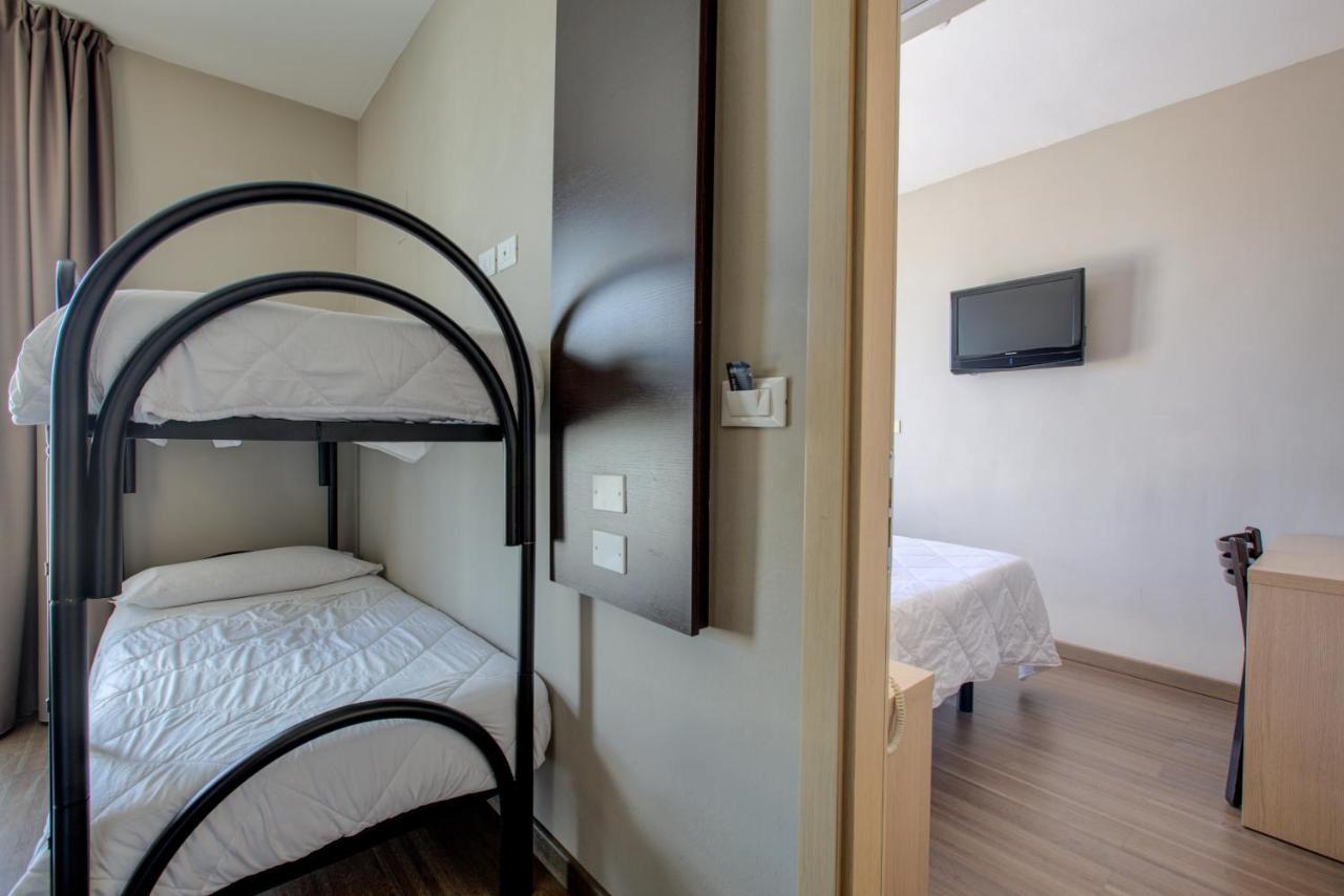 Hotel Aiglon ริมินี ภายนอก รูปภาพ
