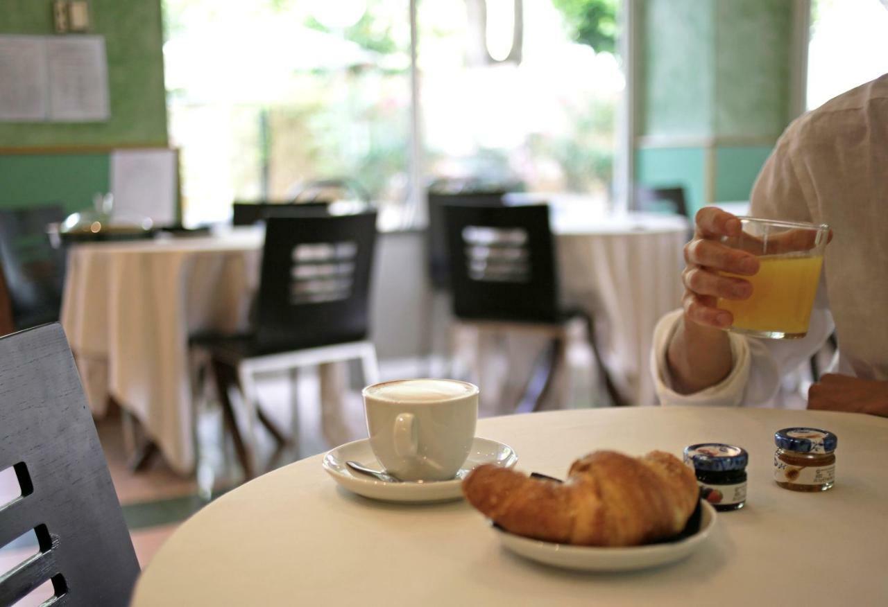 Hotel Aiglon ริมินี ภายนอก รูปภาพ